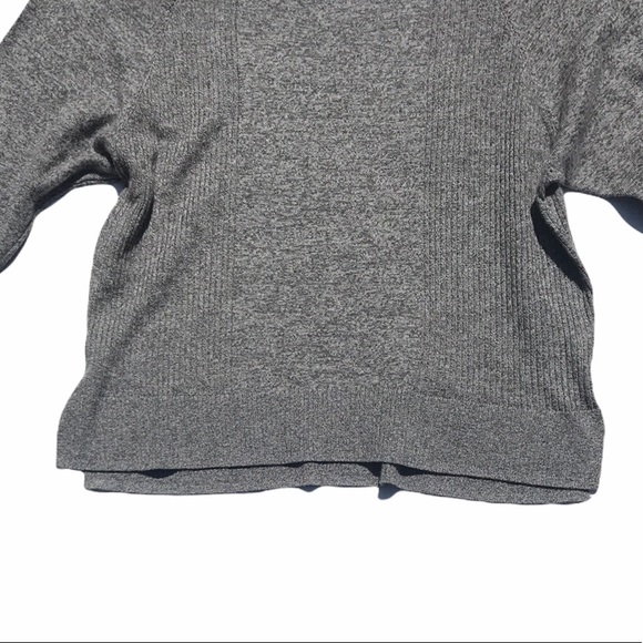 3/$25🍾🍾American Eagle Light Weight Gray 3/4 Sleeve Sweater - Picture 7 of 8